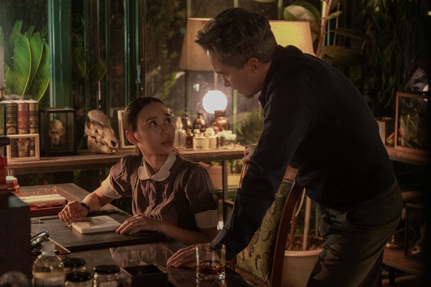 A still frame from a Thai-language television scene.